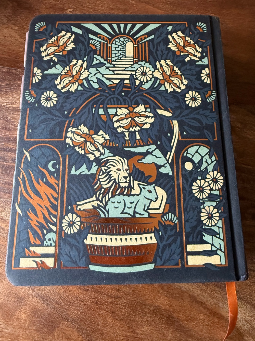 ESV Single Column Journaling Bible, Artist Series Joshua Noom the Lion - Picture 2 of 11